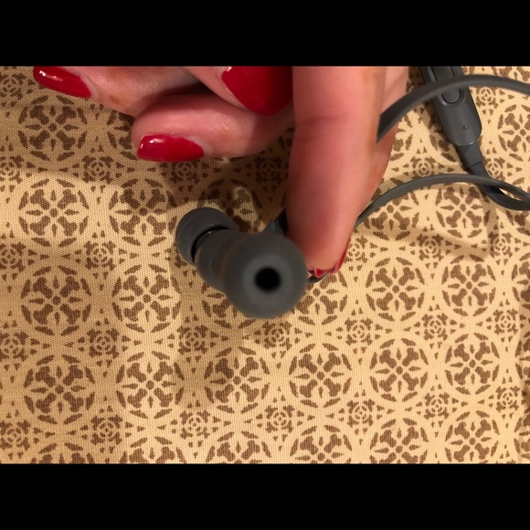 BeatsX - Beats by Dr. Dre - Wireless Earphones - Picture 3 of 5